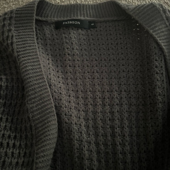 Oversized super comfortable sweater in size small - Picture 2 of 3